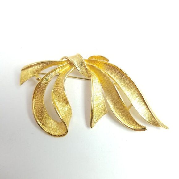 Vintage Napier Ribbon Shape Bow Brooch, Gold Tone Lapel Pin, Retro 80s Design - Picture 6 of 6